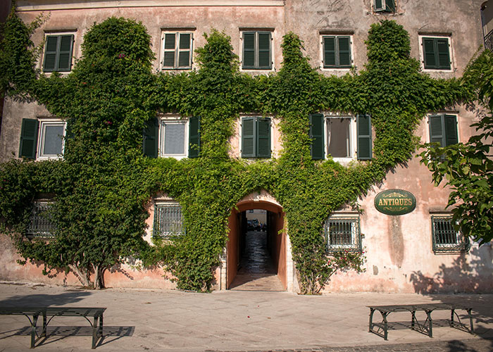 Architecture & Great Personalities Tour | Corfu Perspectives Guided Tours